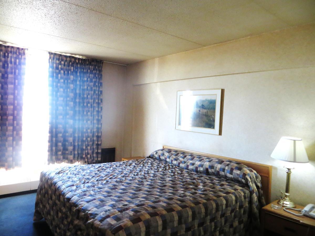 Town And Country Motor Hotel YYC Exterior foto
